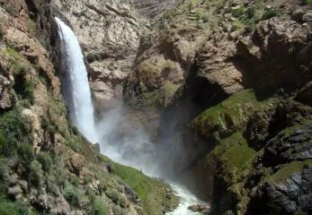 Tang-e-Zendan-Fall-Charmahal-Iran